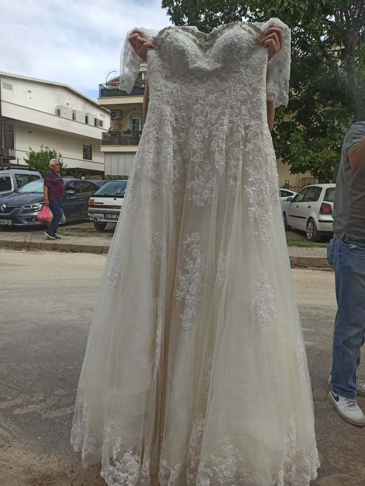 Dantel Detaylı Beyaz A-Line Gelinlik - Görsel 3