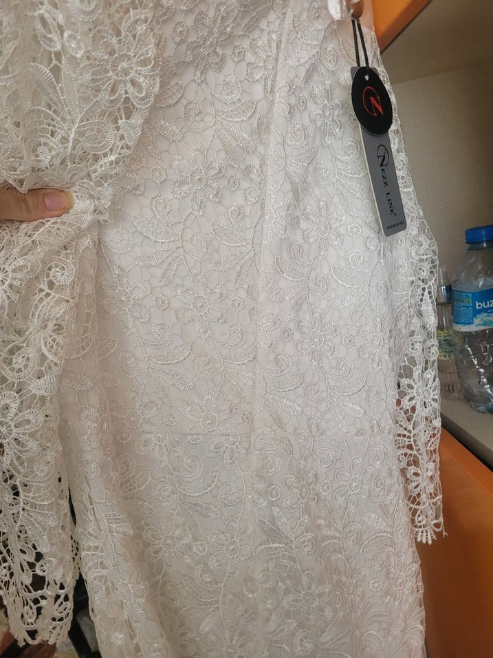 Düğmeli Beyaz Vintage Dantel Uzun Abiye Elbise - Görsel 2