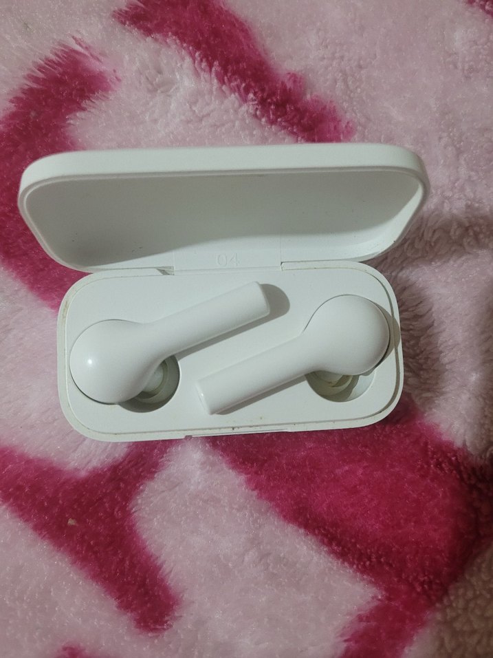 Beyaz QCY Kablosuz Kulaklık Kutusu - Görsel 2