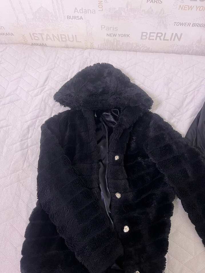 Siyah Kürk Detaylı Midi Kadın Mont - Görsel 3