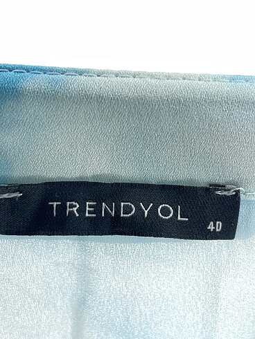 40 Beden çeşitli Renk Trendyol & Milla Gömlek %70 İndirimli.