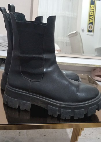 Siyah Platform Topuklu Lastik Kadın Bot - Görsel 3