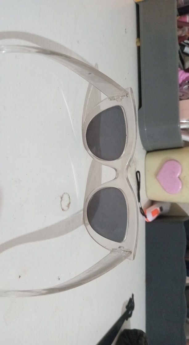 Şeffaf Çerçeveli Kadın Güneş Gözlüğü - Görsel 2