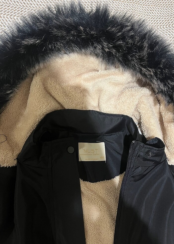 Siyah polarlı kapitone mont - Görsel 3