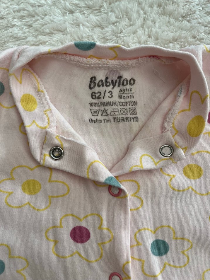 Çiçek Desenli Düğmeli Bebek Tulum - Görsel 2