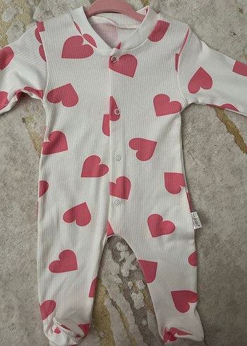 Düğmeli Kalp Desenli Bebek Tulumu - Görsel 2