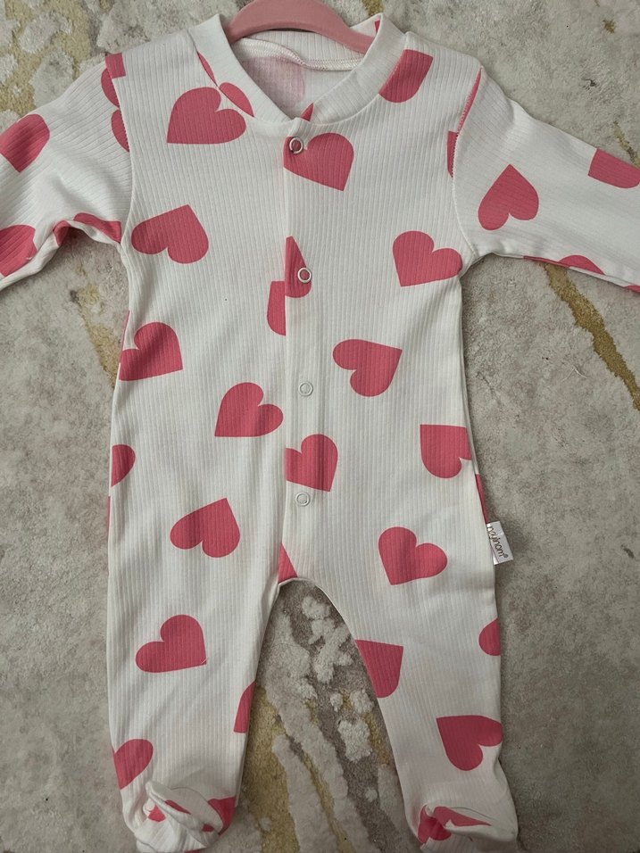 Düğmeli Kalp Desenli Bebek Tulumu - Görsel 2
