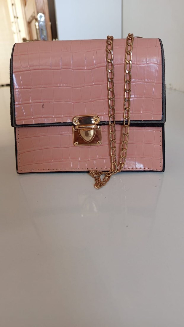 Zincir Detaylı Pembe Yılan Derisi Desenli Deri Çanta - Görsel 2
