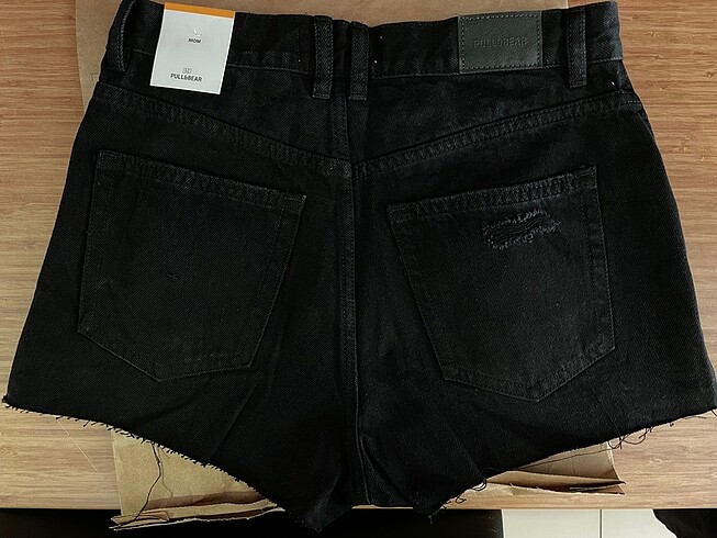 38 Beden Pull&Bear etiketli kot şort