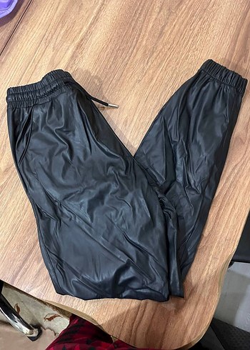 Siyah Deri Kadın Pantolon - Görsel 2