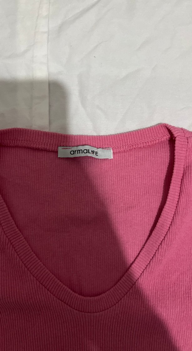 Pembe V Yaka Kısa Kollu Kadın Tişört - Görsel 2