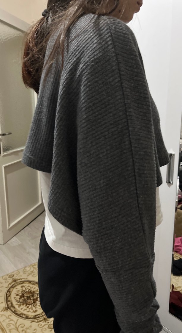 Gri Yüksek Yakalı Kemerli Triko Süveter - Görsel 2