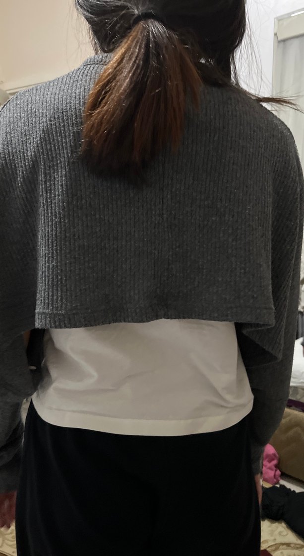 Gri Yüksek Yakalı Kemerli Triko Süveter - Görsel 4