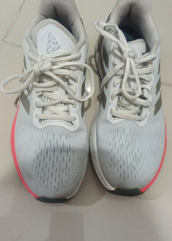 Adidas Beyaz Kosu Ayakkabisi