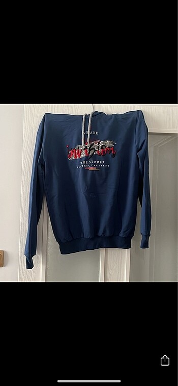 Sweatshirt