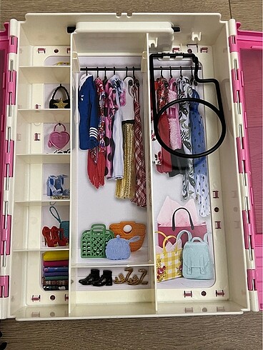 Barbie Gardrop (dolap)