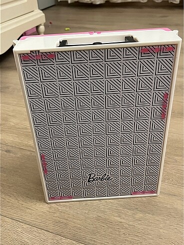 Beden Renk Barbie Gardrop (dolap)