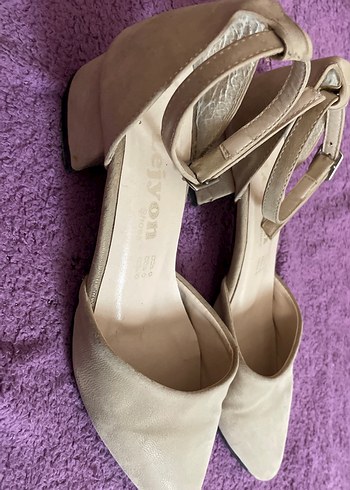 Bej Süet Tokalı Kadın Topuklu Ayakkabı - Görsel 2