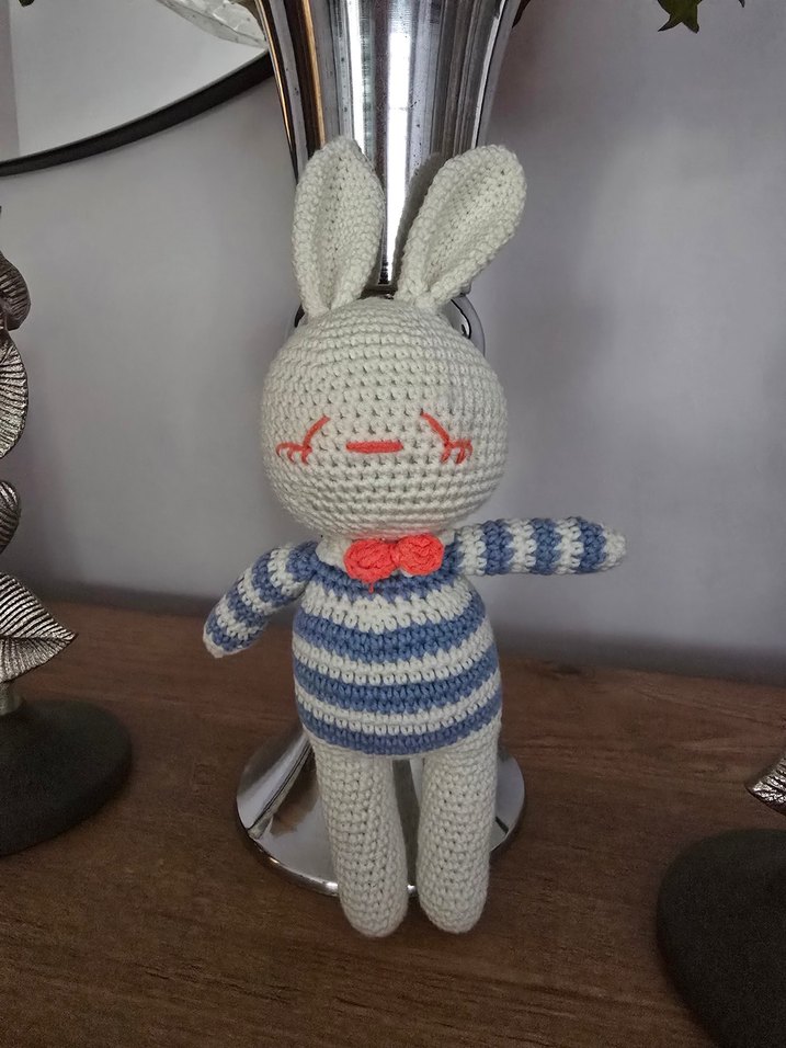 Gri Beyaz Örgü Tavşan Peluş Oyuncak - Görsel 3