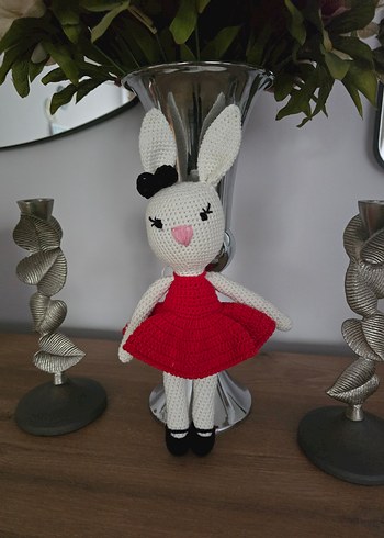 Kırmızı Elbiseli Örgü Tavşan Bebek - Görsel 4
