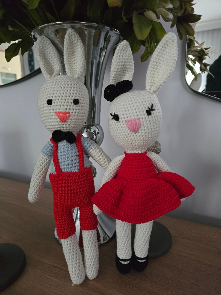 Kırmızı Elbiseli Örgü Tavşan Ailesi - Görsel 2