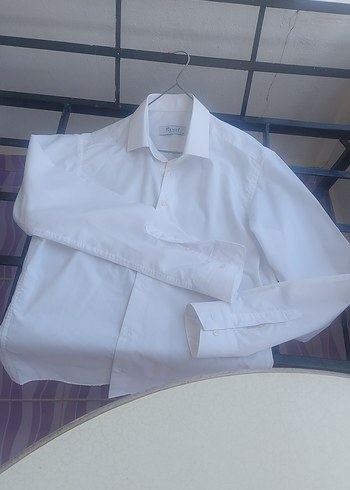 m Beden Beyaz Erkek Düğmeli Gömlek kız için uygun olabilir