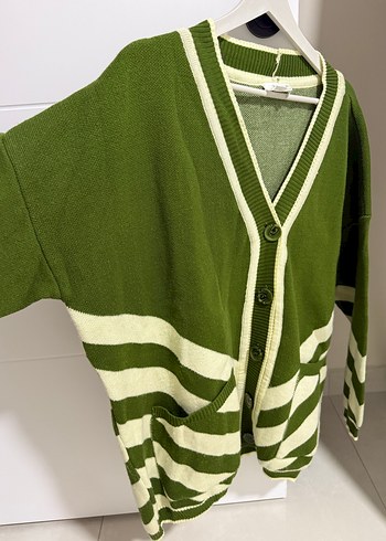 Özsarıçam Yeşil Çizgili V Yaka Kadın Hırka - Görsel 3