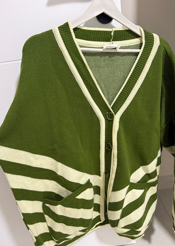 Özsarıçam Yeşil Çizgili V Yaka Kadın Hırka - Görsel 4