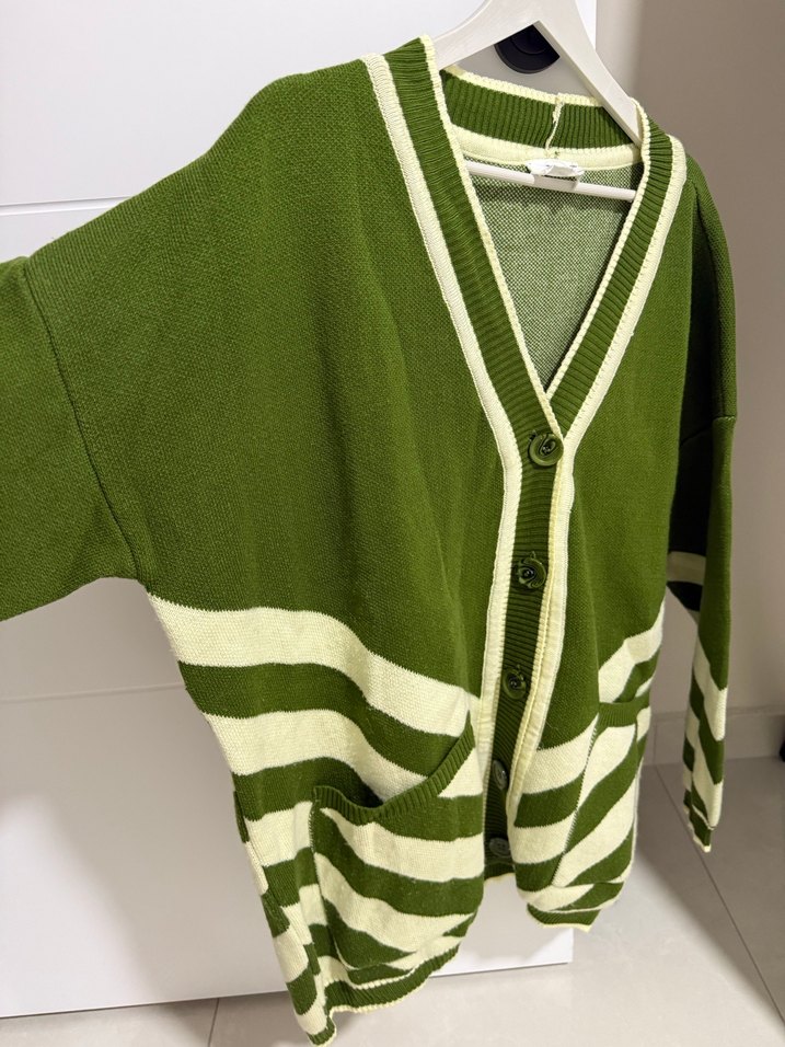 Özsarıçam Yeşil Çizgili V Yaka Kadın Hırka - Görsel 3