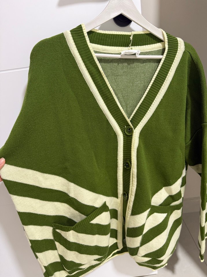 Özsarıçam Yeşil Çizgili V Yaka Kadın Hırka - Görsel 4