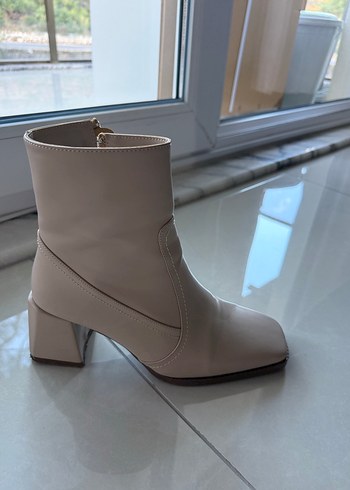 Beyaz Deri Kadın Topuklu Bot - Görsel 3