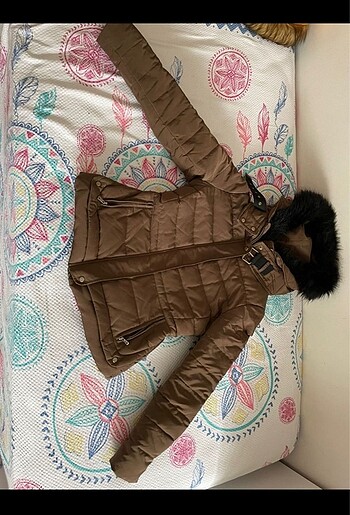 Zara Mont