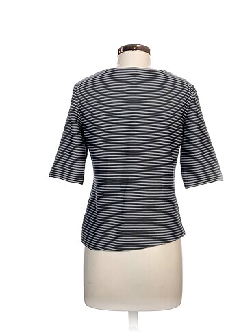 44 Beden Armani T-shirt %70 İndirimli.