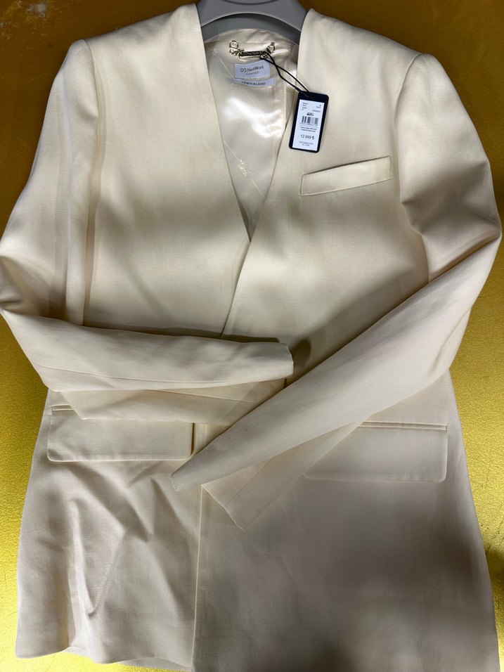 Beyaz Düğmeli Kadın CEKET - Görsel 2