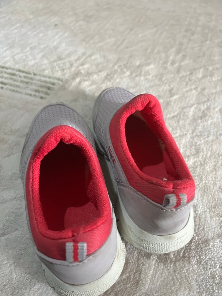 Kız Çocuk Gri-Pembe Nike Spor Ayakkabı - Görsel 3