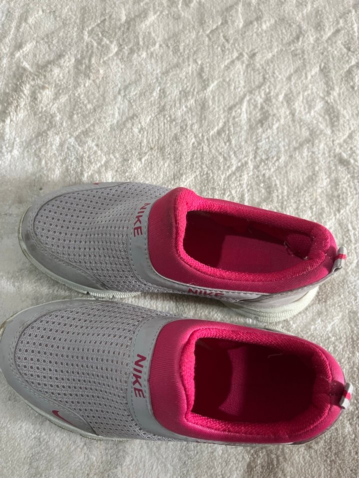 Kız Çocuk Gri-Pembe Nike Spor Ayakkabı - Görsel 2