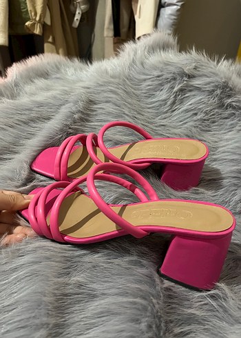 Pembe Tokalı Kadın Topuklu Sandalet - Görsel 2