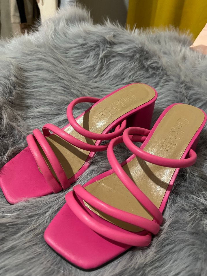 Pembe Tokalı Kadın Topuklu Sandalet - Görsel 3