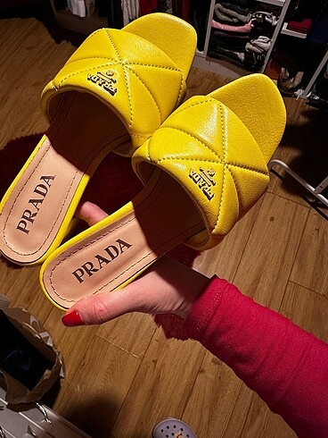36 Beden sarı Renk Prada Terlik
