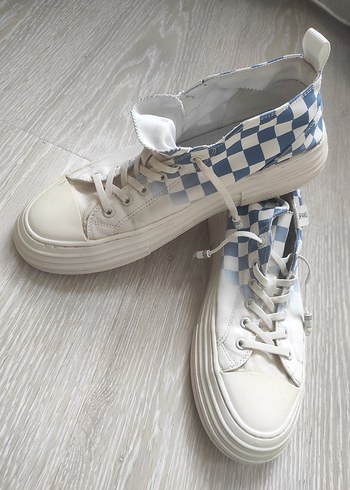 Diğer Ekru Lacivert Kareli Bagcikli Sneaker