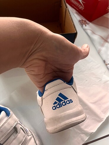 24 Beden Adidas erkek çocuk spor ayakkabısı