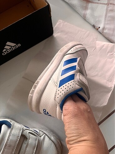 24 Beden beyaz Renk Adidas erkek çocuk spor ayakkabısı