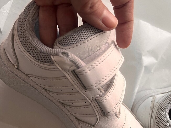 30 Beden beyaz Renk Adidas Çocuk Spor Ayakkabısı