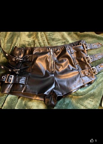 Kadın Siyah Deri Kemerli Mini Şort - Görsel 3