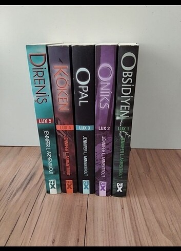 Jennifer L. Armentrout-lux serisi 