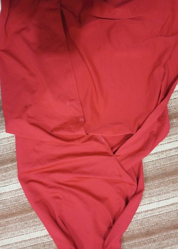 Parlak Kırmızı Kadın gece elbisesi - Görsel 4