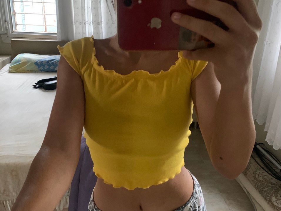 Sarı Fırfırlı Tekne Yaka Tişört - Görsel 3