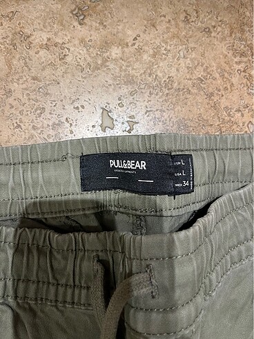 Pull and Bear Çok kaliteli ve az bulunan bir pantalon