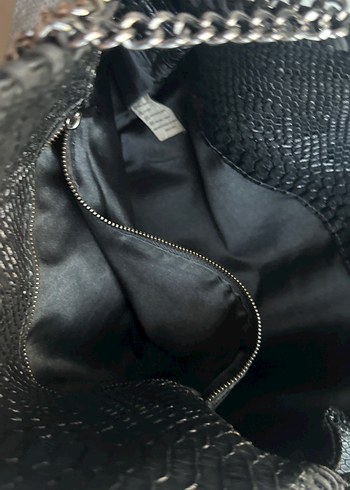 Zincir Detaylı Siyah Yılan Desenli Deri Çanta - Görsel 3