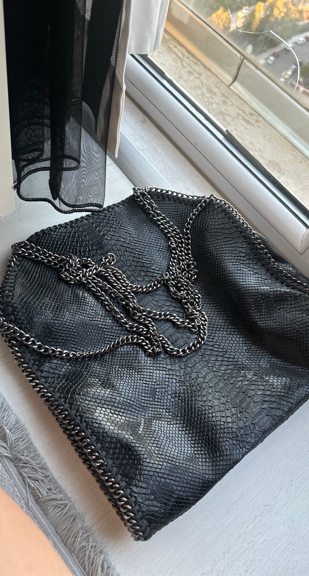 Zincir Detaylı Siyah Yılan Desenli Deri Çanta - Görsel 2